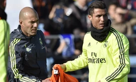 Zidane tỏ ra rất thân thiết với Ronaldo.