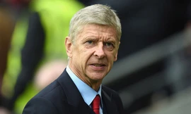 HLV Wenger thất vọng vì công tác trọng tài.