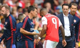 Alexandre Lacazette dính chấn thương khá nghiêm trọng.