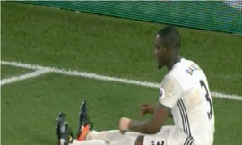 Eric Bailly bất ngờ tái phát chấn thương.