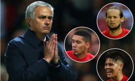 HLV Mourinho tính tới phương án tống khứ Chris Smalling, Marcos Rojo và Daley Blind.
