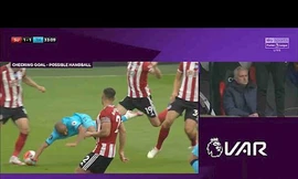 HLV Jose Mourinho cay đắng khi VAR tước một bàn thắng của Tottenham.