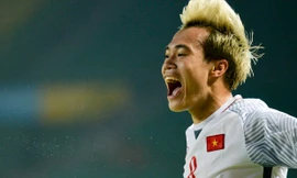 Văn Toàn ăn mừng bàn thắng mở tỷ số. Ảnh: Zing