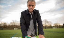 HLV Jose Mourinho vừa đến Nga để ký hợp đồng làm BLV trong thời gian VCK World Cup 2018 diễn ra.