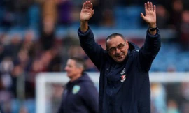 HLV Maurizio Sarri tiếp tục giúp Chelsea thăng hoa.