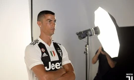 Cristiano Ronaldo ra mắt Juventus bằng chuyến làm khách tới Chievo.