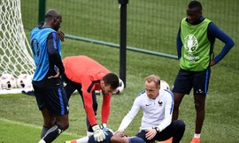 Patrice Evra bất ngờ dính chấn thương.