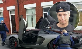 Chiếc siêu xe trị giá 330.000 bảng của Nasri tạm bị cảnh sát “nhập kho”.