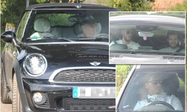 Bastian Schweinsteiger lẳng lặng rời sân tập Carrington.