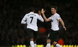 Valencia và Carrick đã bình phục chấn thương.