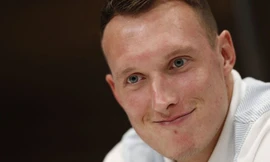 UEFA không nương nhẹ cho Phil Jones.