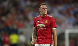 Phil Jones sẽ không thể dự Siêu cúp châu Âu 2017 vì án treo giò.