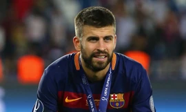 Pique suýt mất 7,5 triệu bảng để mua áo cho các fan.