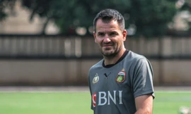 HLV Simon McMenemy của đội tuyển Indonesia.