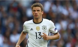 Thomas Mueller chê bai hàng thủ Italia.