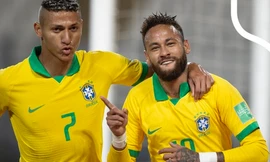 Neymar ăn mừng bàn thắng vào lưới Peru.