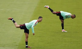 Ronaldo trong buổi tập của Bồ Đào Nha.
