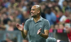 HLV Pep Guardiola lo ngại sự tâng bốc từ truyền thông Anh.
