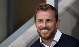 Gary Rowett bất ngờ trở thành ứng viên sáng giá nhất thay Claudio Ranieri dẫn dắt Leicester City.