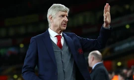 HLV Wenger thất vọng khi Arsenal bị loại khỏi Europa League.