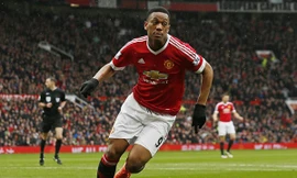 Martial ăn mừng bàn thắng vào lưới Leicester City.