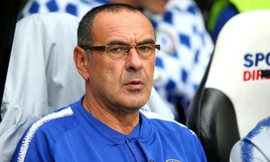 HLV Maurizio Sarri đối mặt nguy cơ mất việc.