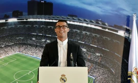 Ronaldo chính thức gia hạn với Real Madrid.