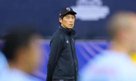 HLV Akira Nishino đang chịu nhiều sức ép.