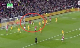 Tình huống Lukaku đá xấu với đối phương.