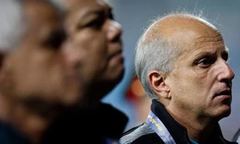 HLV Alexandre Gama và các học trò tiếp tục nhận phải sự chỉ trích từ báo chí quê nhà.