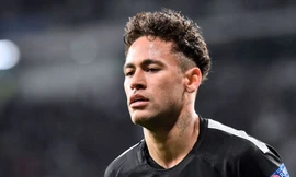 Neymar thất vọng khi PSG bị loại sớm khỏi Champions League.