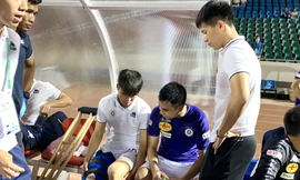 Duy Mạnh có thể phải nghỉ tới 6 tháng vì chấn thương mới gặp.