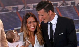 Bale và hôn thê Emma Rhys-Jones.