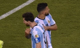 Aguero sẽ theo chân Messi chia tay đội tuyển.