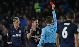 Torres rất có duyên ghi bàn vào lưới Barcelona.