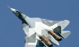 Phi công siêu tiêm kích Sukhoi T-50 được trang bị ra sao?