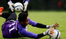 Thủ môn Thanh Tuấn dính chấn thương nặng.