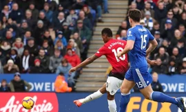 Pha làm bàn của Marcus Rashford vào lưới Leicester City.