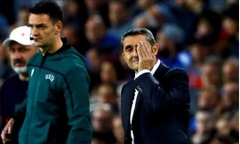 HLV Ernesto Valverde của Barcelona.