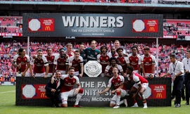 Các cầu thủ Arsenal giành Siêu Cup Anh sau loạt penalty cân não.