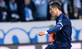Ronaldo cán mốc 500 bàn thắng.