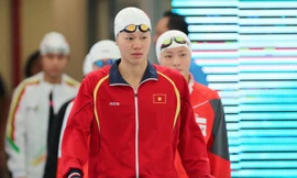 Ánh Viên mặc áo cũ để lấy may tại SEA Games 29.