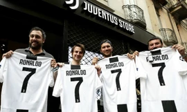 Áo đấu của Ronaldo đang bán rất chạy tại Turin.