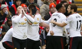 Các cầu thủ M.U đã tranh cãi trong giờ nghỉ trận đấu với Liverpool.