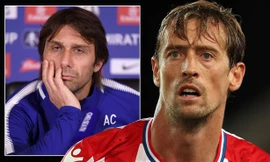 HLV Conte buộc phải xem kế hoạch chiêu mộ Peter Crouch.
