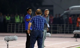 HLV Antoine Hey từng gây hấn với HLV Park Hang-seo ở vòng bảng AFF Cup 2018.