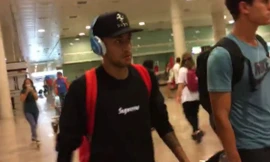 Neymar bất ngờ trở lại Barcelona.