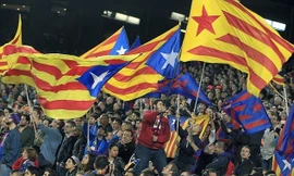 Barcelona tính đường gia nhập Ligue 1.