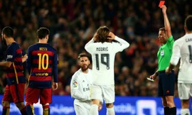 Sergio Ramos bị đuổi khiến Barcelona chủ quan?