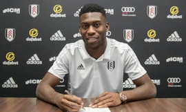 Timothy Fosu-Mensah đã đặt bút ký hợp đồng với Fulham.